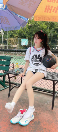 姆巴佩与足坛传奇球星实力对比分析